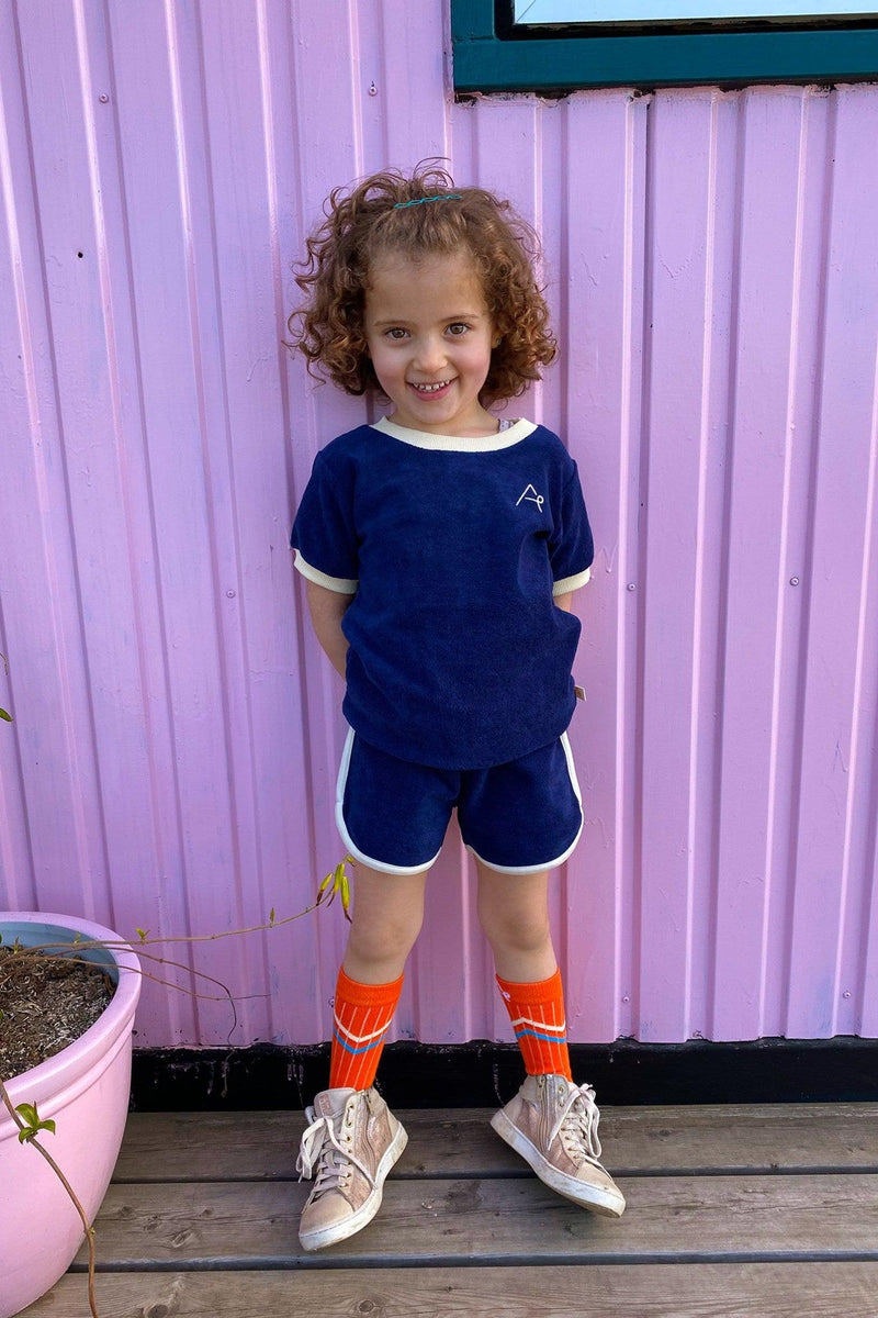Load image into Gallery viewer, Small girl wearing jersey shorts for children in organic cotton dark blue
