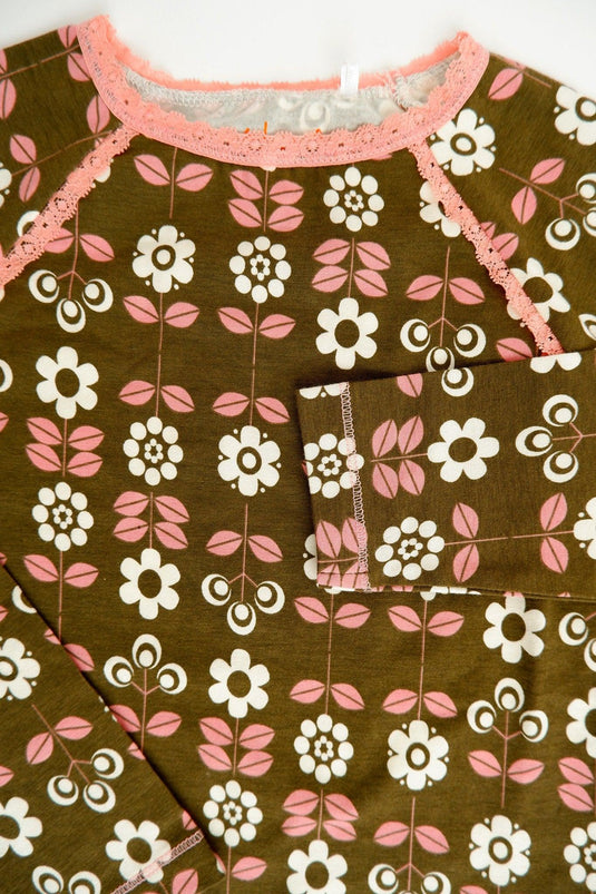 detail of githa blouse in organic cotton for children brown, white and pink