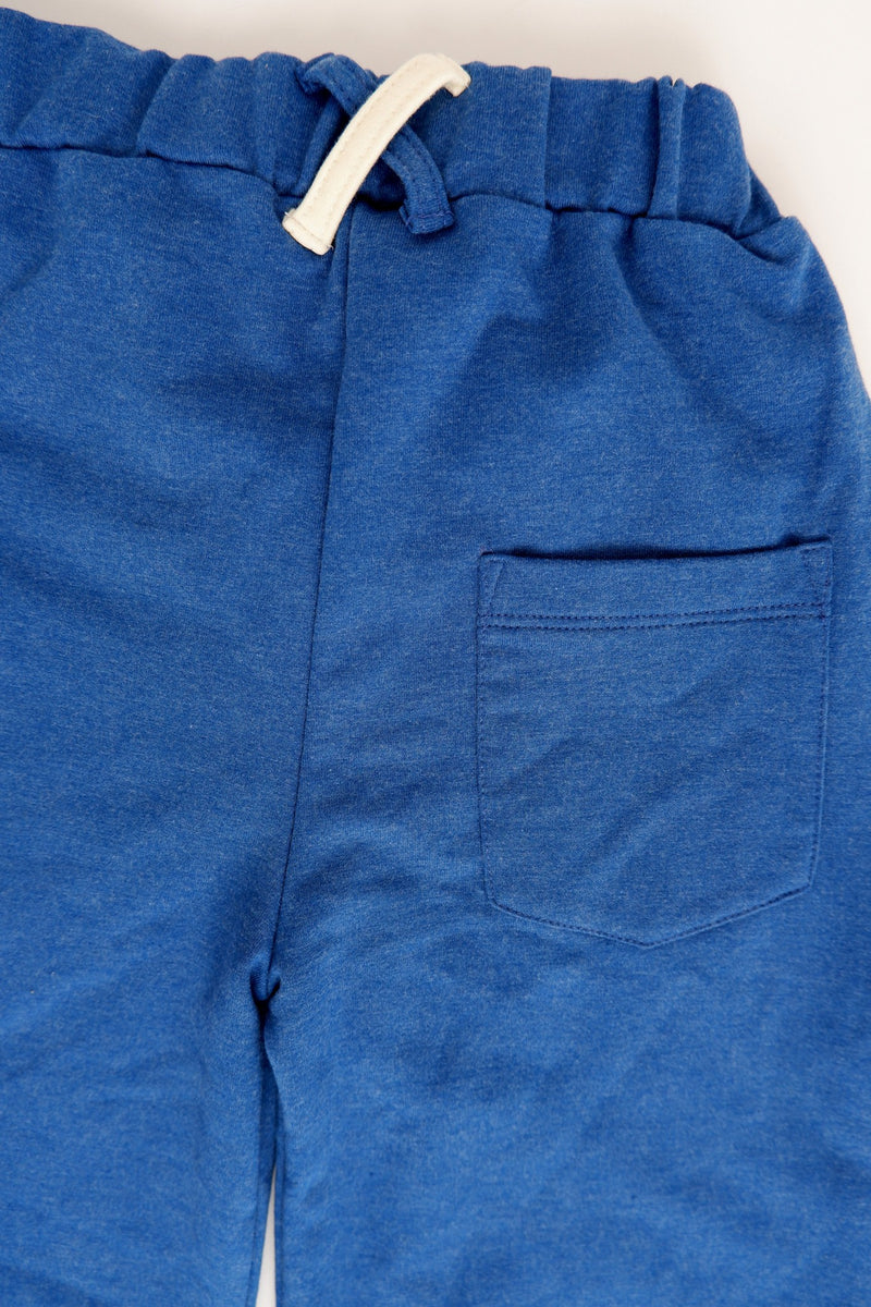 Laden Sie das Bild in Galerie -Viewer, Detail of Retro wide leg pants for kids in bright blue
