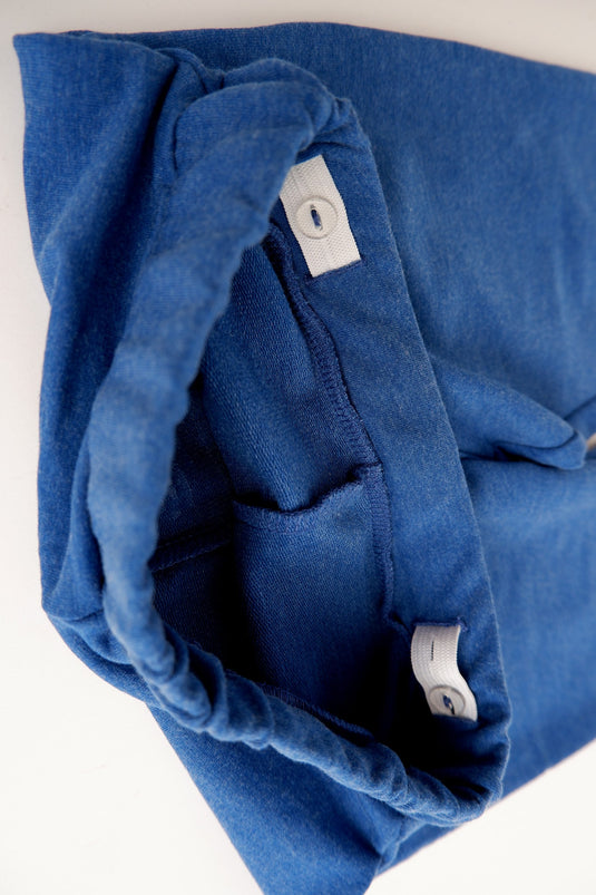 detail of Bell leggins in bright blue for kids
