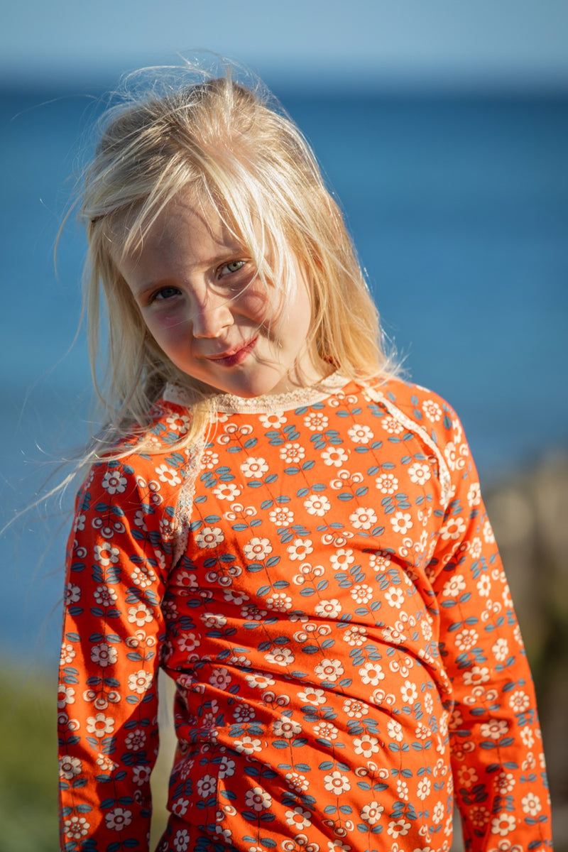 Load image into Gallery viewer, Danish girl wearing retro orange blouse with small white flowers in organic cotton for girls
