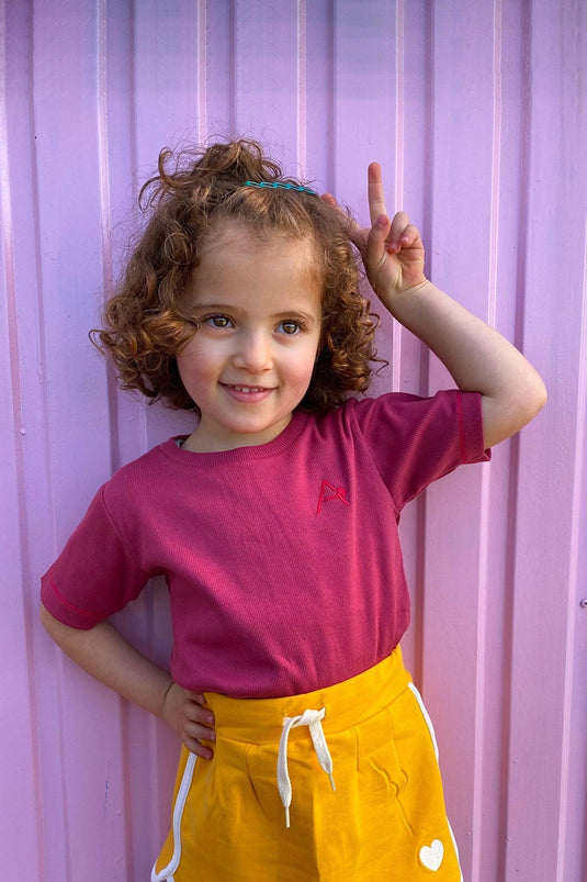 Small girl wearing red ribbed short sleeves blouse for kids in organic red cotton