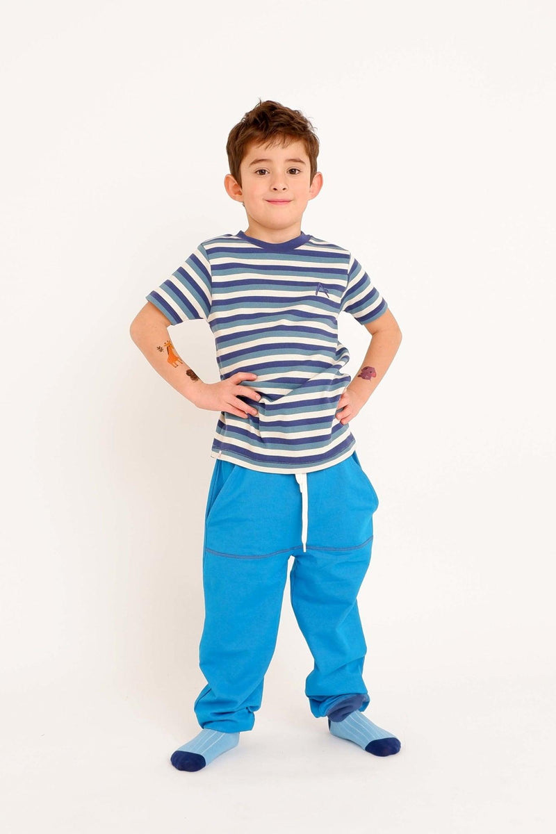 Load image into Gallery viewer, Scandinavian child wearing the kristoffer pants in organic bright blue cotton for kids
