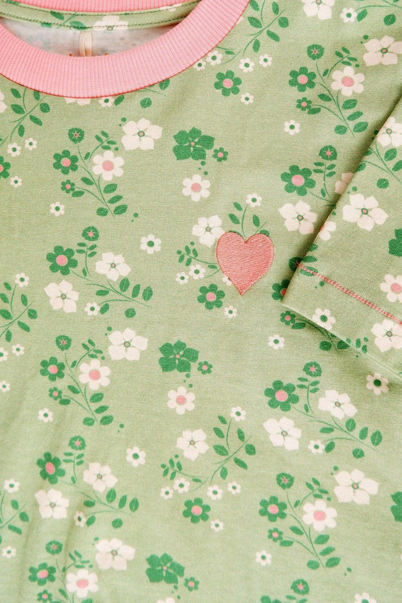 Laden Sie das Bild in Galerie -Viewer, Front detail of Girls summer dress in green and pink organic cotton and flowers

