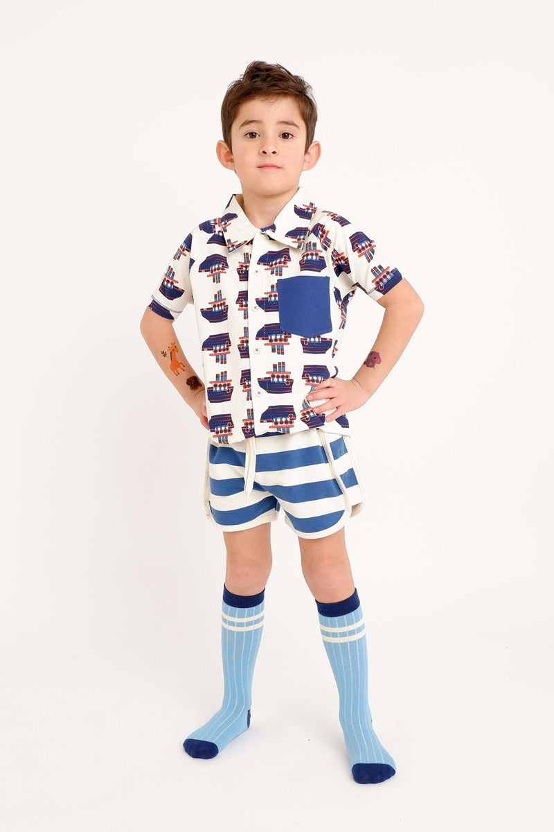 Load image into Gallery viewer, Boy wearing a Retro looking shirt for kids in white with blue ships danish design
