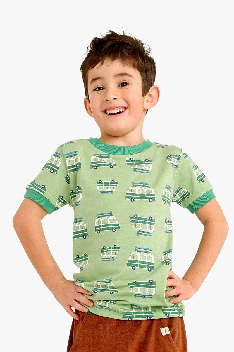 Load image into Gallery viewer, Child wearing organic cotton t-shirt for kids in green by albaofdenmark
