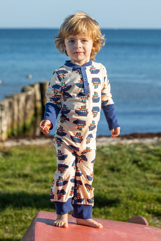 Danish kid wearing ALbababy design in organic cotton slowfashion
