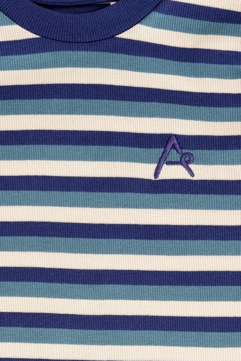 Laden Sie das Bild in Galerie -Viewer, Logo detail of blue striped ribbed t-shirt for children by albababy
